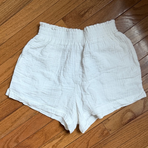 Marea by Liz Joy Ava White Gauze Shorts - Picture 1 of 3